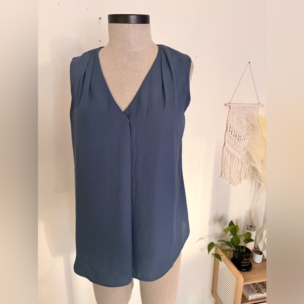White House Black Market Steal Blue lined tank sleeveless business casual size 2